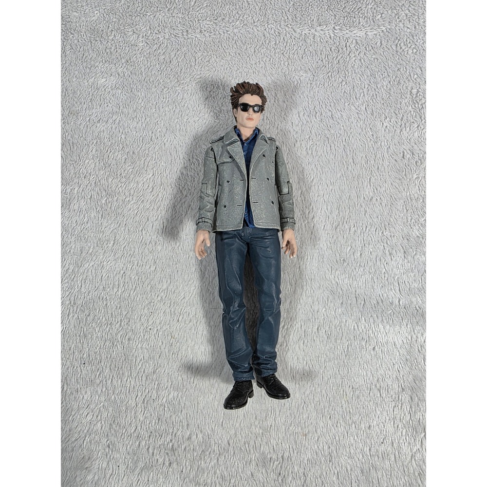NECA Twilight Edward Cullen Action Figure 2008 Robert Pattinson Grey Coat 7 inch